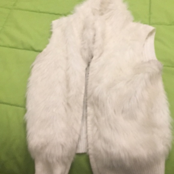Classy white furry jacket - Picture 1 of 1